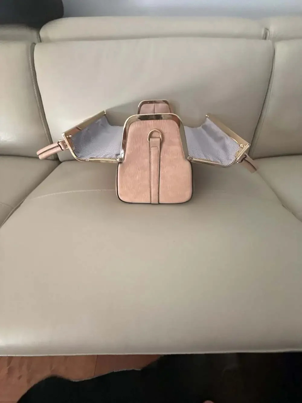 UNIQUE DESIGN BAG W/CROSSBODY STRAP